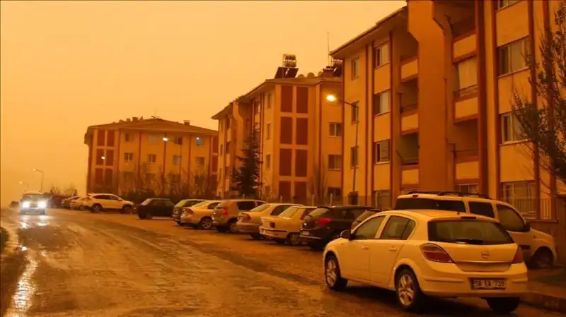 Meteoroloji'den Çarpıcı Uyarı: Çöl Tozu ve Yağmur Bir Arada!