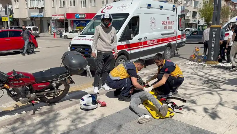 Aksaray'da Motosiklet Kazası! İki Genç Yaralandı