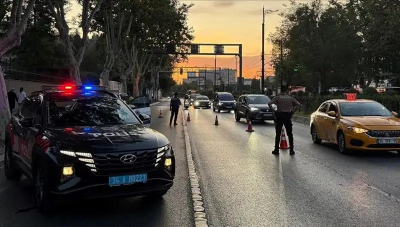 İstanbul'da "Huzur İstanbul" Uygulaması: Yüzlerce Gözaltı ile Güvenlik Önlemleri Artıyor
