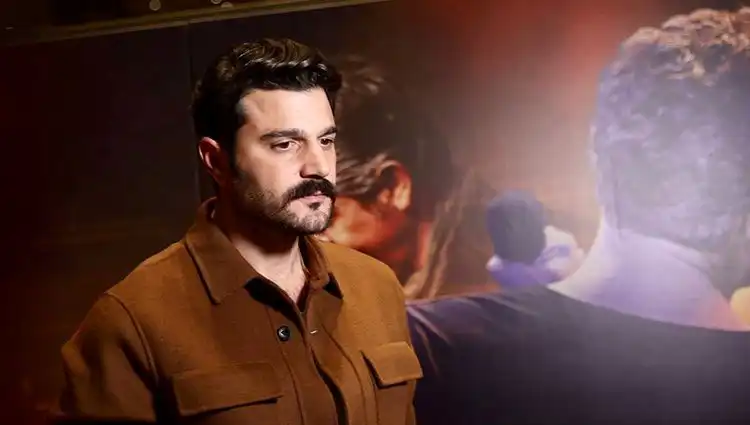 Murat Göğebakan: Kalbim Yaralı Dizisi Oyuncuları ve Karakterleriyle Büyülüyor