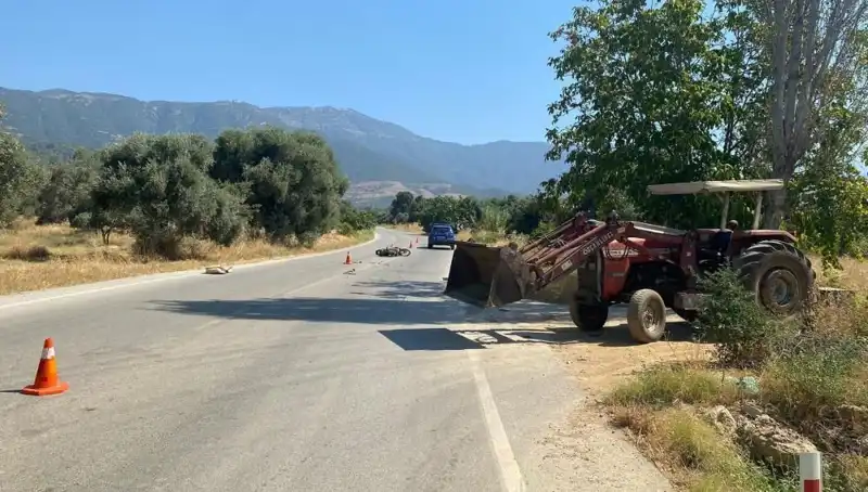 İzmir'de Motosiklet Kazası: Sürücü Ağır Yaralı, Olay Anı Kahreden Görüntülerle Ortaya Çıktı
