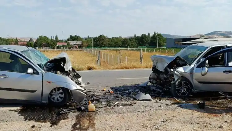 Balıkesir'de Kafa Kafaya Kaza: Bir Hayat Kaybı, Bir Yaralı