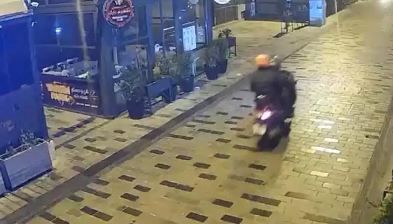Gece Kulübünde Şok Haraç Saldırısı: Silahlı Çatışma Ortalığı Sarstı