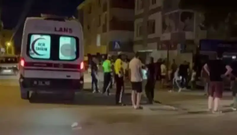 Alkollü Sürücü, Tartıştığı Yayaları Kamyonetle Ezdikten Sonra Kaçtı!