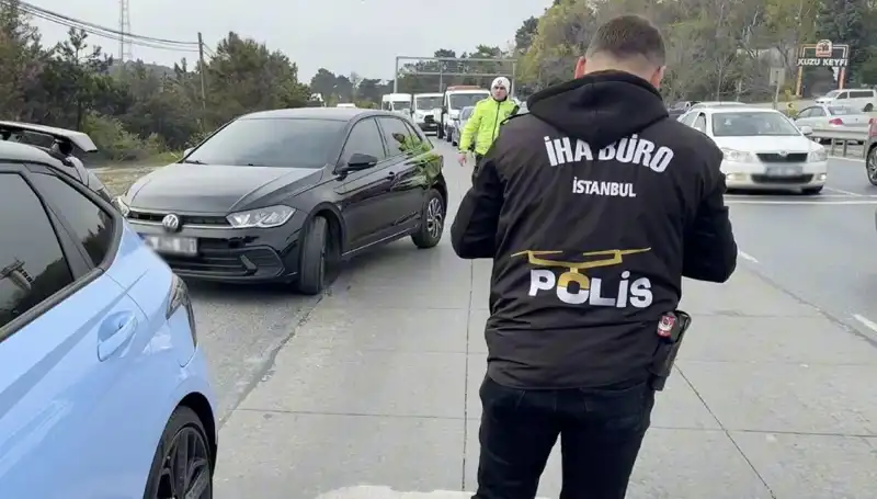 Emniyet Şeridini İhlal Eden Sürücü, Suçlu Olduğu Yolu Terk Etti