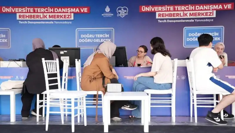 İstanbul'da Öğrencilere Yönelik 24 İBB Tercih Danışma Merkezi Kuruldu