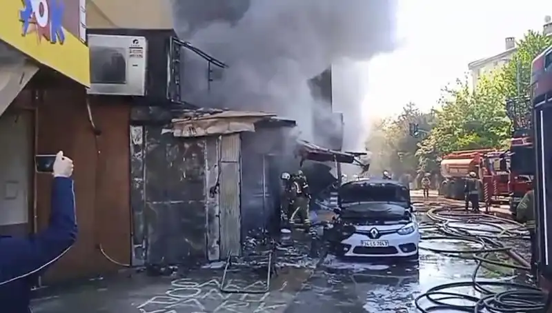 Ümraniye’de Hediyelik Eşya Dükkanında Korkutan Yangın Paniği