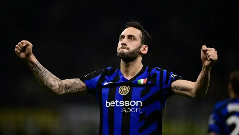 Hakan Çalhanoğlu, T tatilinde Zaman Kaybetmeden İtalya'ya Dönmek İstiyor